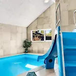 5 Star In Semesterbostad Dronningmølle